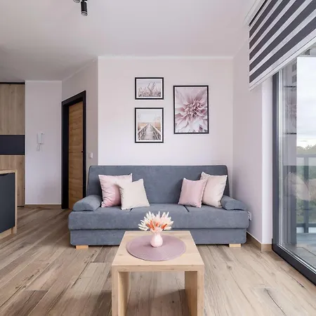 Stylish With A Balcony Ideal For Remote Work By Renters Katoviçe