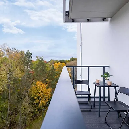 Stylish With A Balcony Ideal For Remote Work By Renters *
