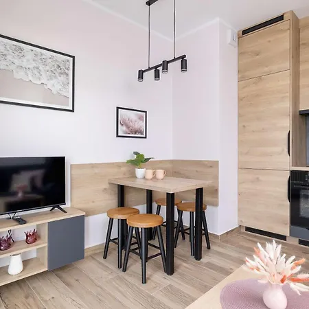 Stylish With A Balcony Ideal For Remote Work By Renters Daire *