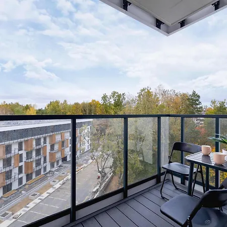 Stylish With A Balcony Ideal For Remote Work By Renters *