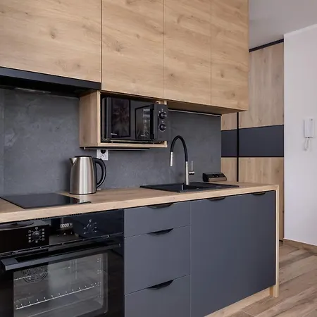 아파트 Stylish With A Balcony Ideal For Remote Work By Renters