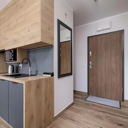Stylish With A Balcony Ideal For Remote Work By Renters アパート カトヴィツェ