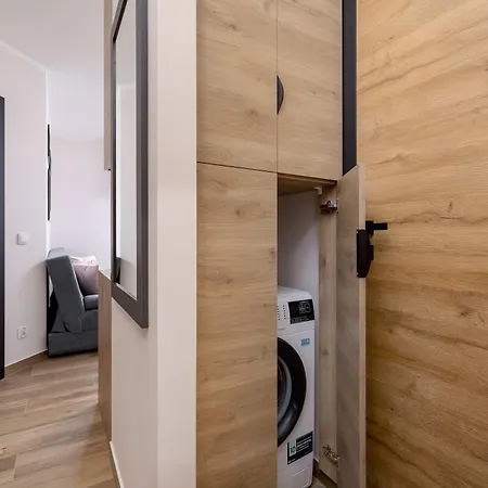 Stylish With A Balcony Ideal For Remote Work By Renters