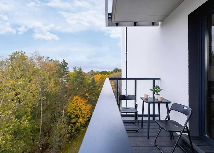 Stylish With A Balcony Ideal For Remote Work By Renters *
