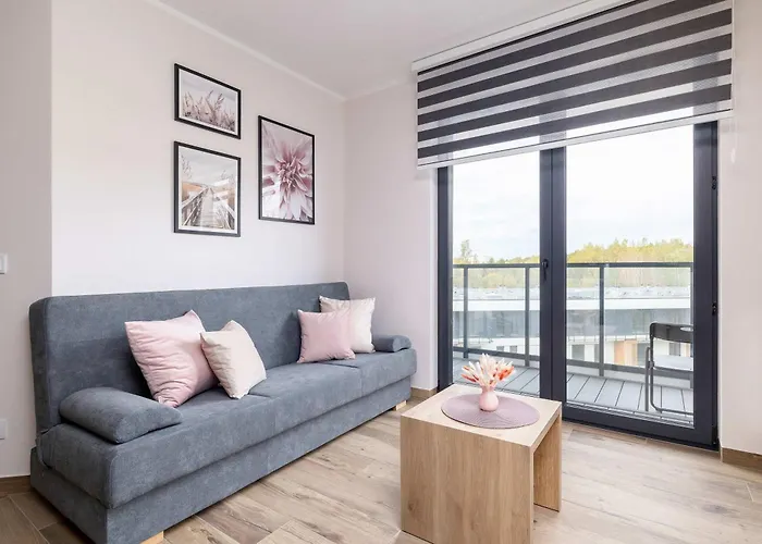 Stylish With A Balcony Ideal For Remote Work By Renters Katovice