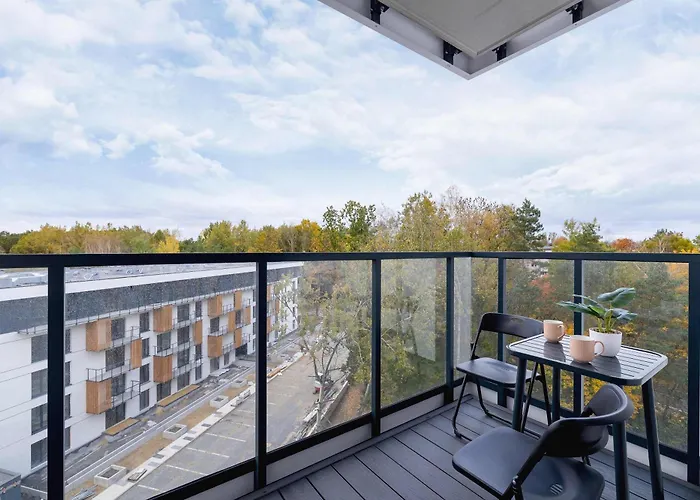 Stylish With A Balcony Ideal For Remote Work By Renters *